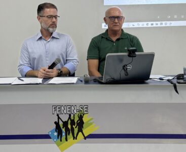 Mesa da reunião das diretorias da FenenSE e do SinepeSE